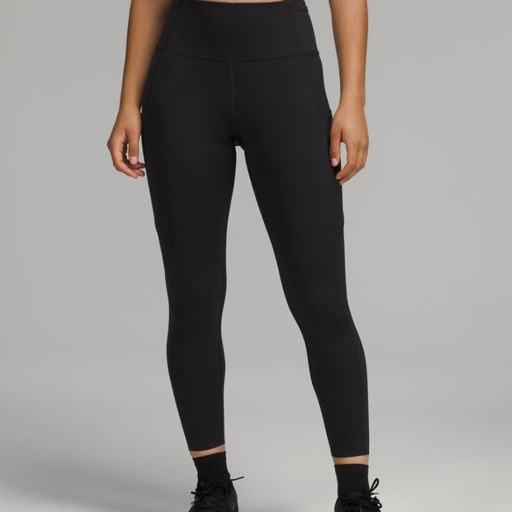 Lululemon black size 4 fast and free high-rise tight 25”